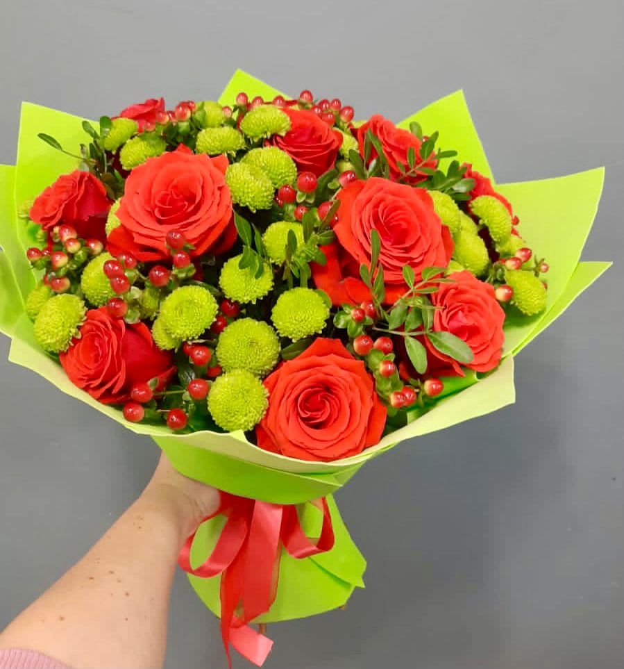 Букет цветов из: Хризантемы и Розы в Строкино