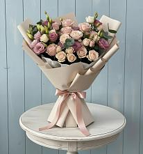 Букет цветов из:  Розы и Лизиантусы в Строкино