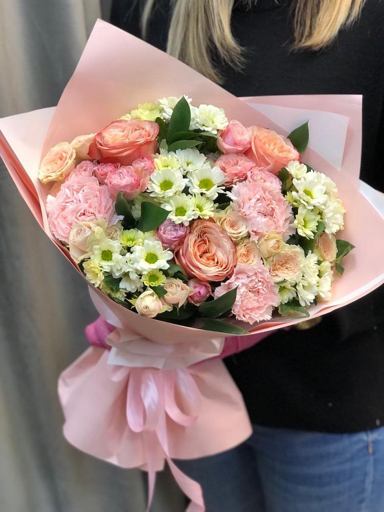 Букет цветов из: Гвоздики, Розы и Хризантемы в Строкино