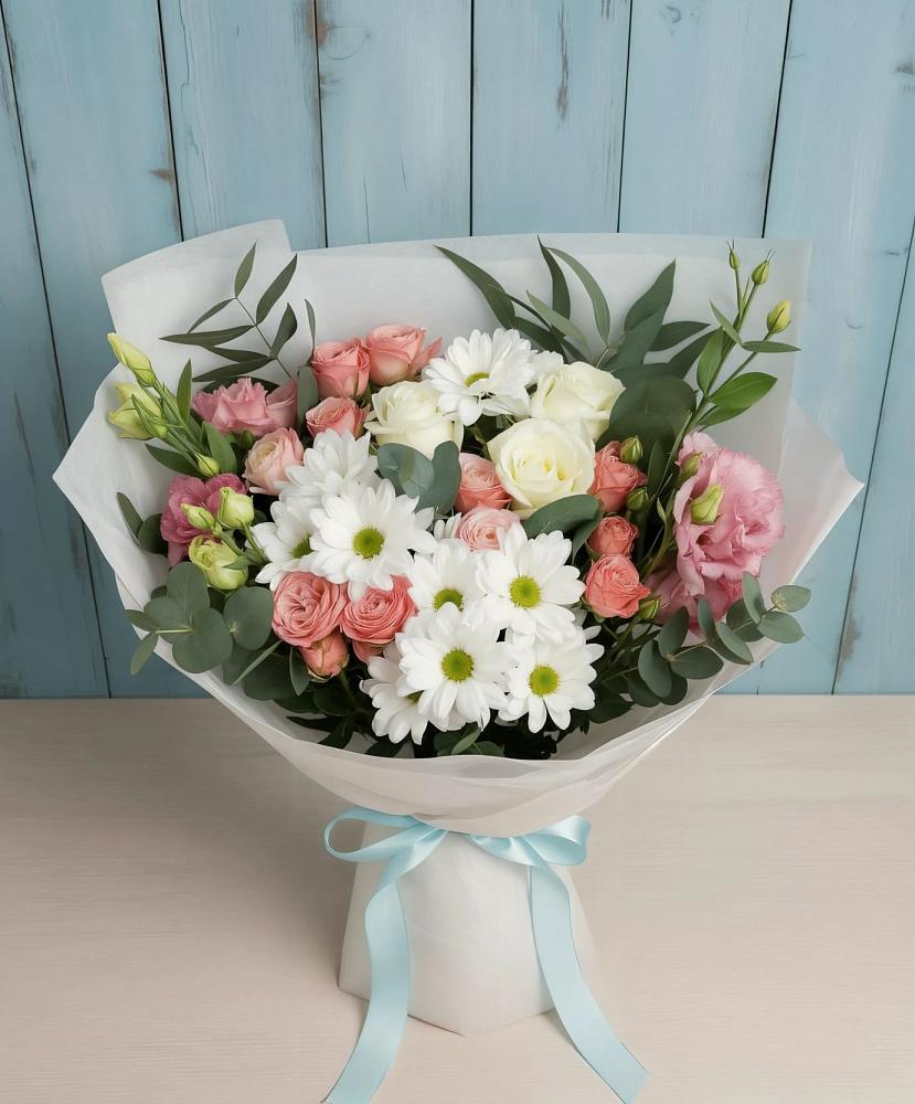 Букет цветов из: Розы, Лизиантусы и Хризантемы в Строкино