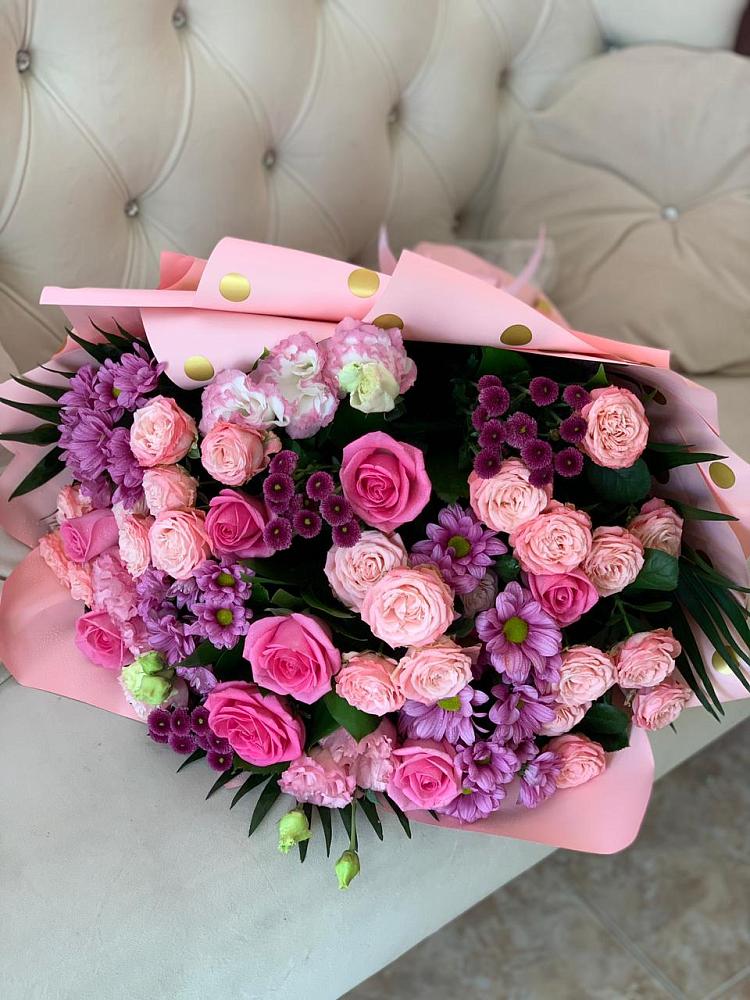 Букет цветов из: Хризантемы, Розы и Лизиантусы в Строкино