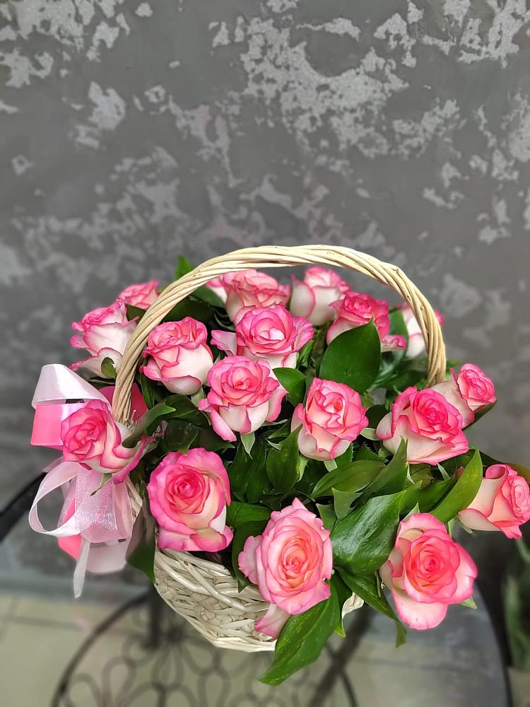 Цветочная композиция из Розы в корзине в Строкино