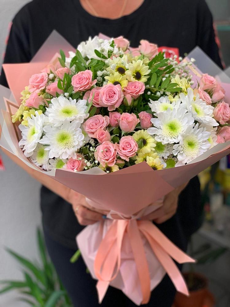 Букет цветов из: Розы и Хризантемы в Строкино