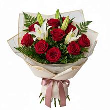 Букет цветов из:  Лилии и Розы в Строкино
