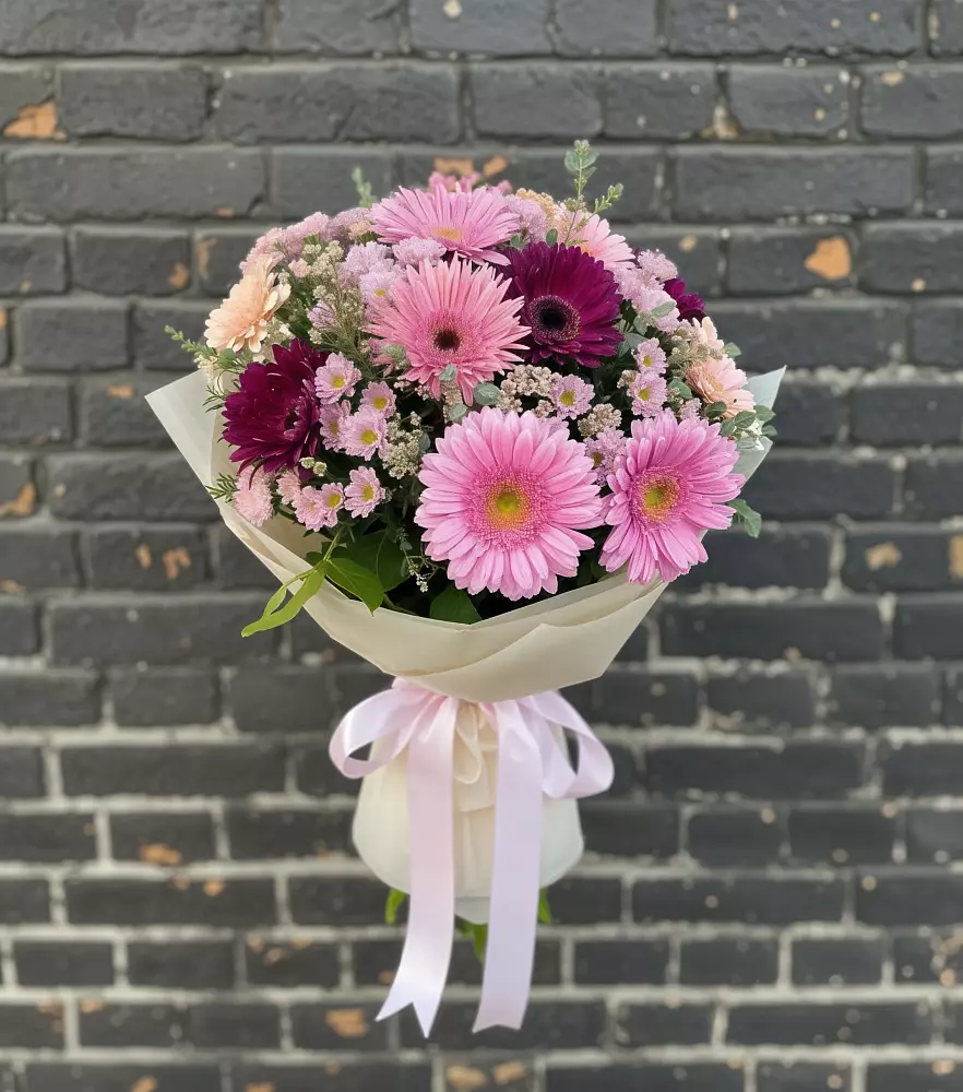 Букет цветов из: Герберы и Хризантемы в Строкино