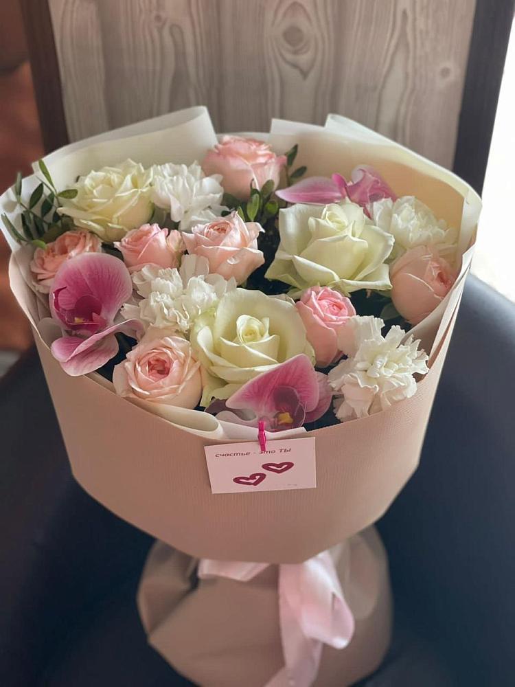 Букет цветов из: Орхидеи, Розы и Гвоздики в Строкино