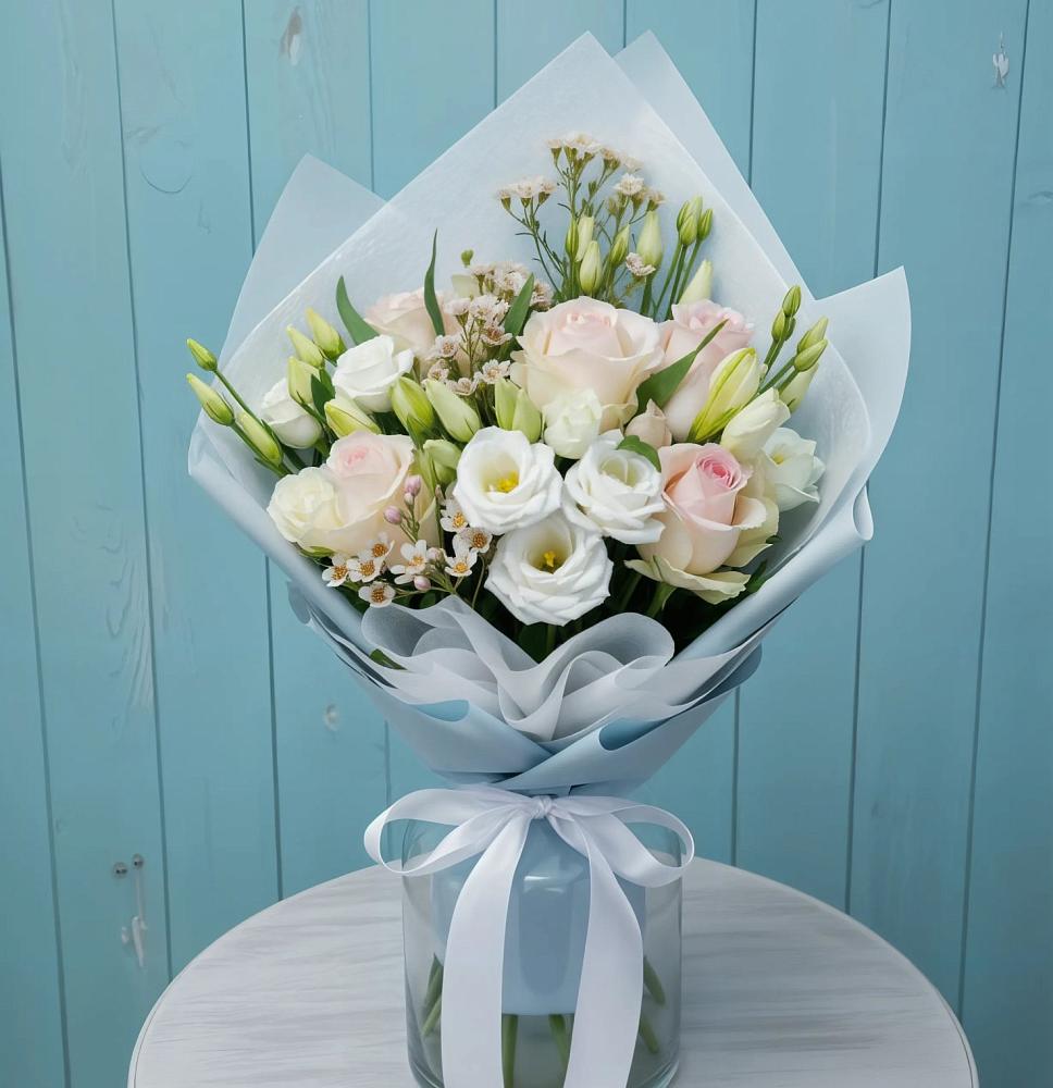 Букет цветов из: Розы и Лизиантусы в Строкино