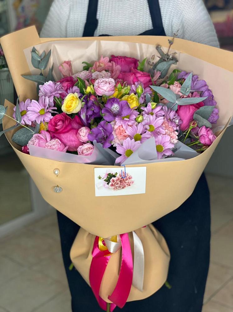 Букет цветов из: Хризантемы, Гвоздики и Альстромерии в Строкино