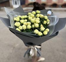 Букет Белые кустовые розы Солинеро в Строкино