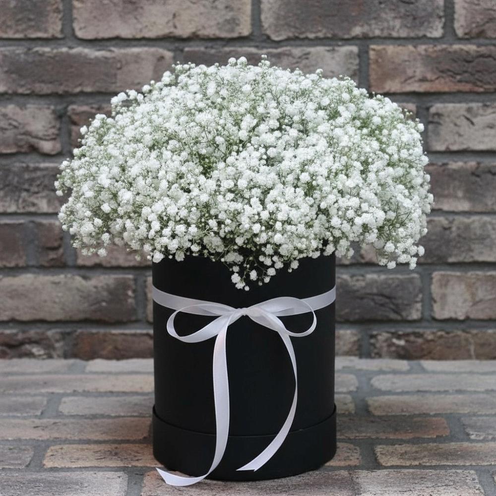 Цветочная композиция из Гипсофила в шляпной коробке в Строкино