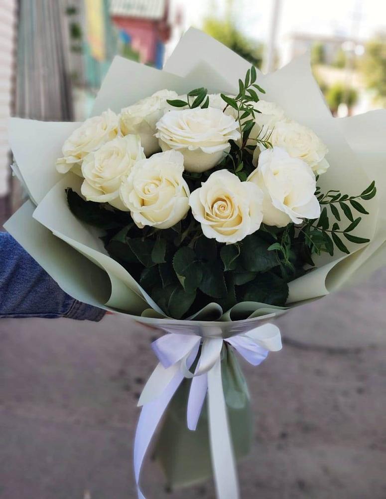 Букет Белые розы Проуд в Строкино