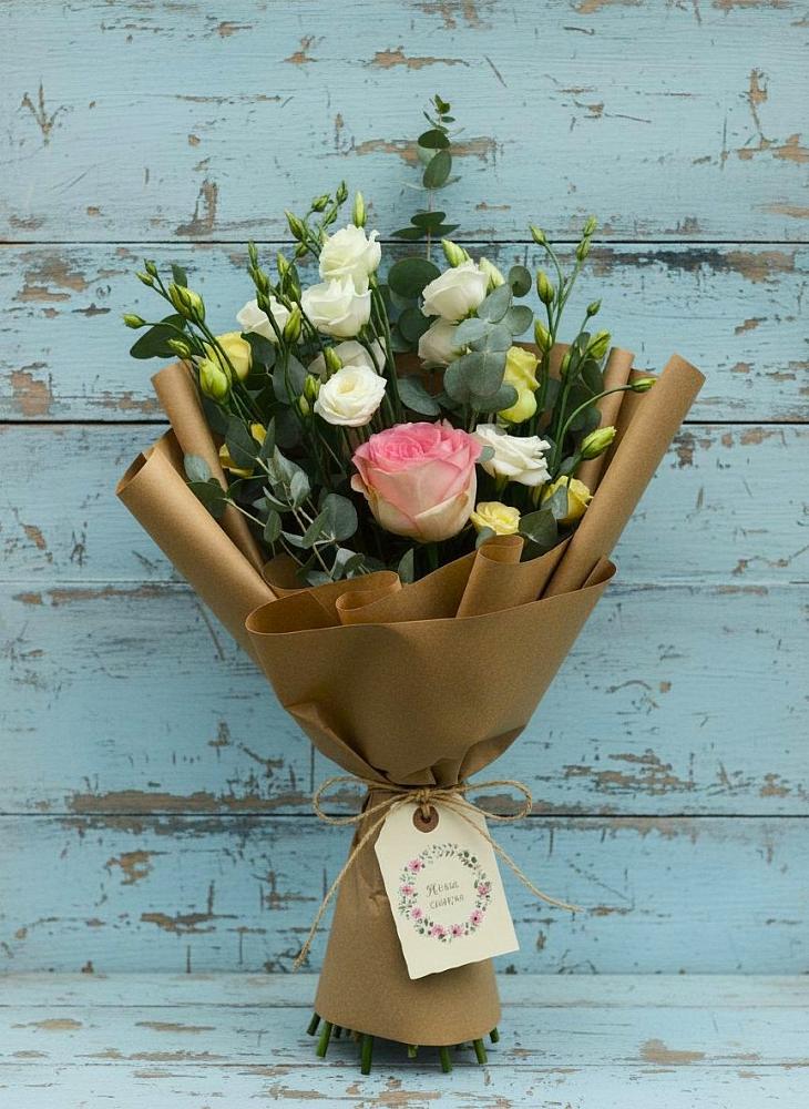 Букет цветов из: Розы и Лизиантусы в Строкино