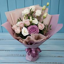 Букет цветов из:  Розы и Лизиантусы в Строкино
