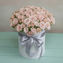 Цветочная композиция из Розы в шляпной коробке в Строкино