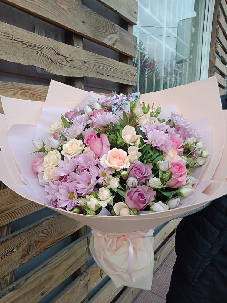 Букет цветов из: Розы и Хризантемы в Строкино