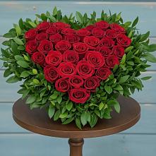 Цветочная композиция из Розы в виде сердца в Строкино