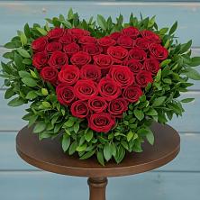 Цветочная композиция из Розы в виде сердца в Строкино