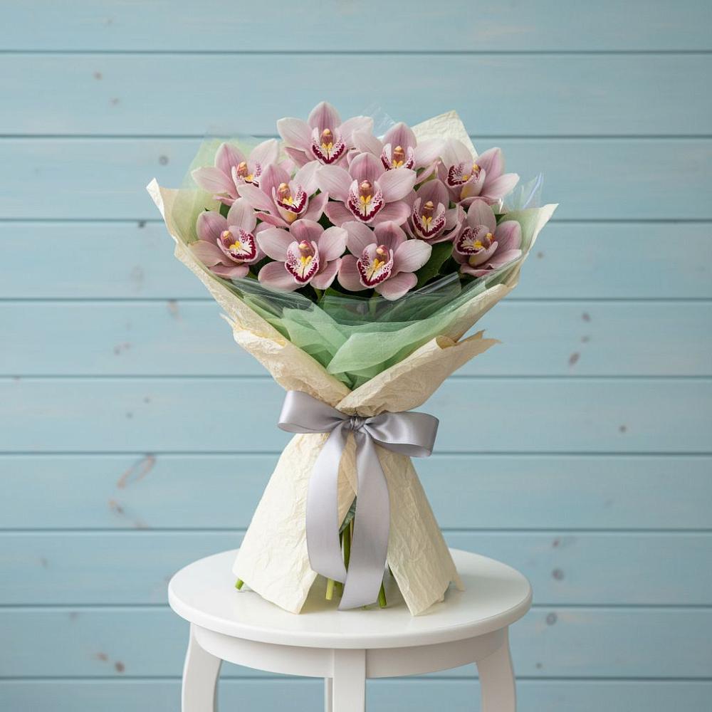 Букет цветов из: Орхидеи и Розы в Строкино