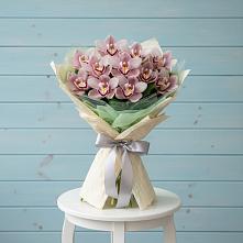 Букет цветов из:  Орхидеи и Розы в Строкино