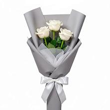 Букет 3 белые розы в Строкино
