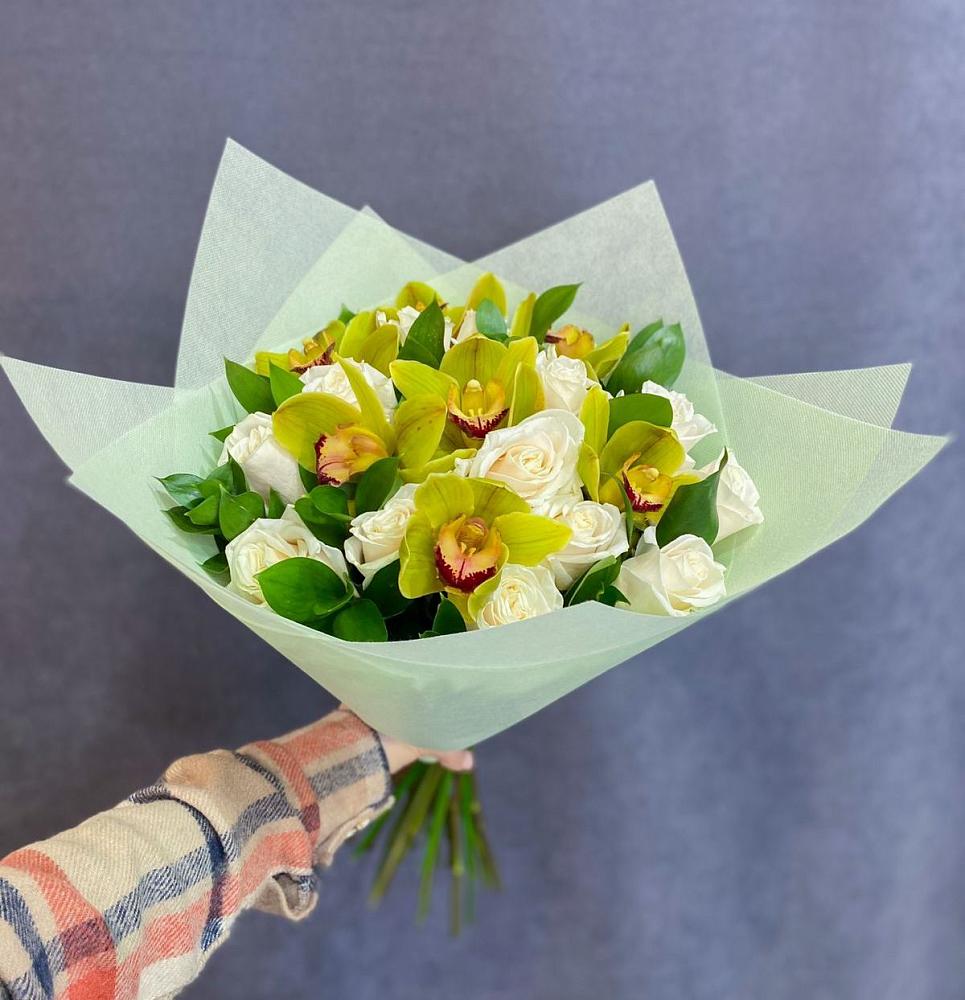 Букет цветов из: Орхидеи и Розы в Строкино