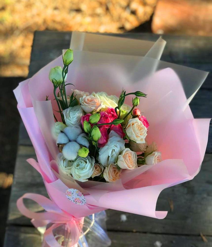 Букет цветов из: Розы и Лизиантусы в Строкино