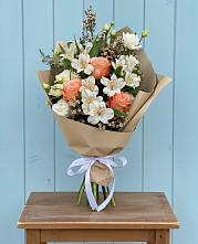 Букет цветов из:  Альстромерии, Лизиантусы, Розы и Хризантемы #REPLACE_PRED# Строкино