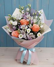 Букет цветов из:  Лизиантусы, Розы, Альстромерии и Гипсофила в Строкино