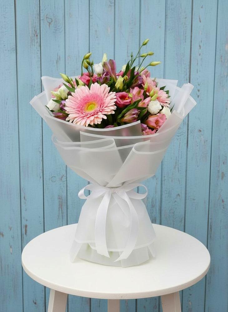 Букет цветов из: Герберы, Альстромерии и Лизиантусы в Строкино