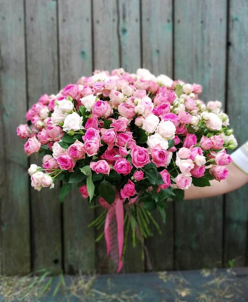 Букет Розовые кустовые розы Натали и Лав Лидия в Строкино
