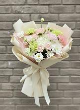 Букет цветов из:  Гвоздики, Розы, Лизиантусы и Хризантемы #REPLACE_PRED# Строкино