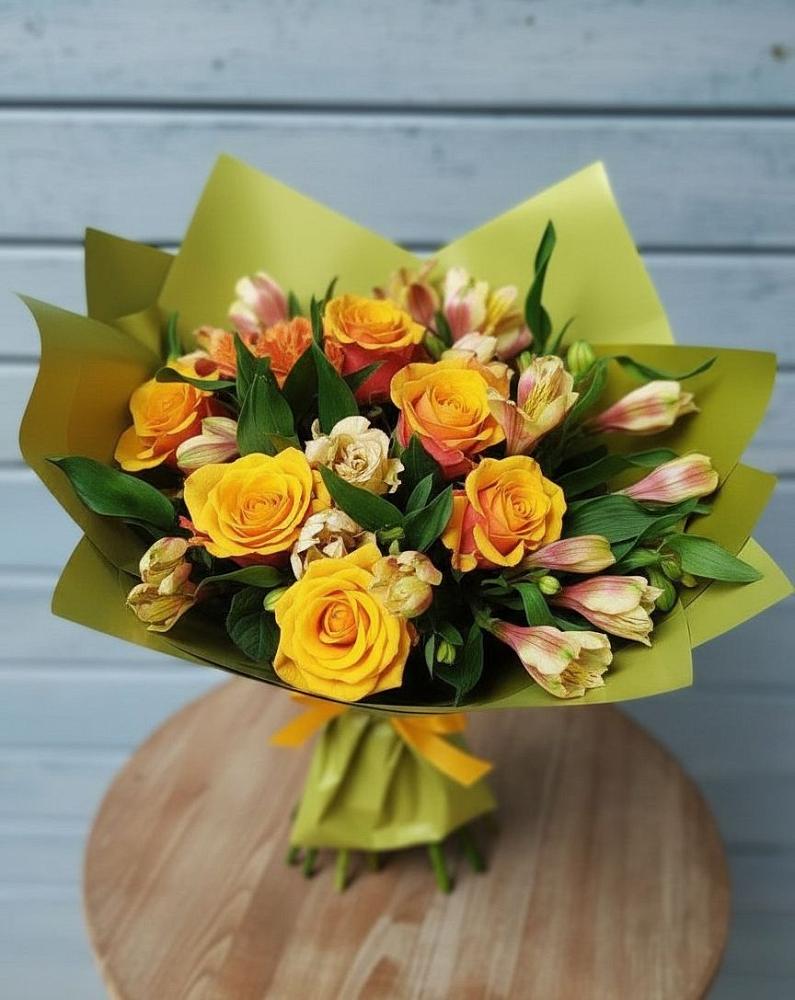 Букет цветов из: Альстромерии и Розы в Строкино