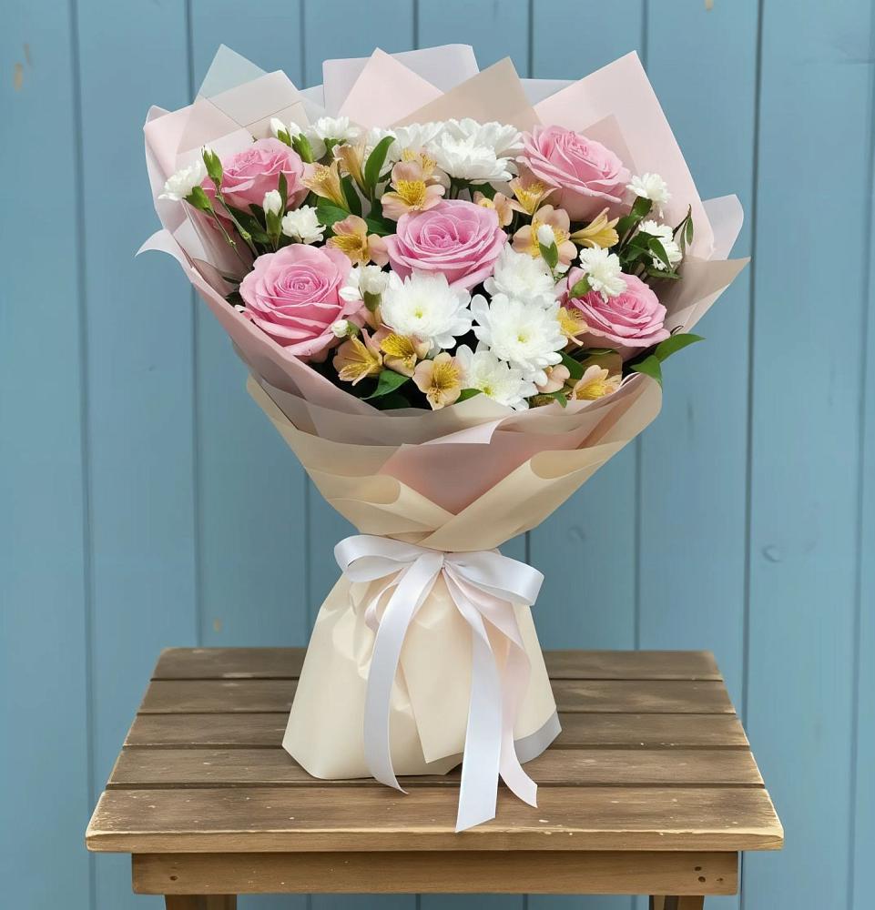 Букет цветов из: Гвоздики, Орхидеи и Розы в Строкино