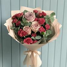 Букет цветов из:  Гвоздики и Розы в Строкино