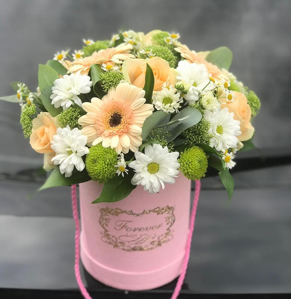 Цветочная композиция из Розы, Герберы и Хризантемы в шляпной коробке в Строкино