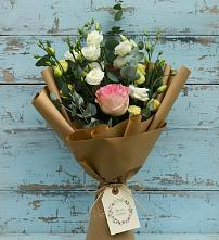 Букет цветов из:  Розы и Лизиантусы в Строкино