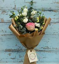Букет цветов из:  Розы и Лизиантусы в Строкино