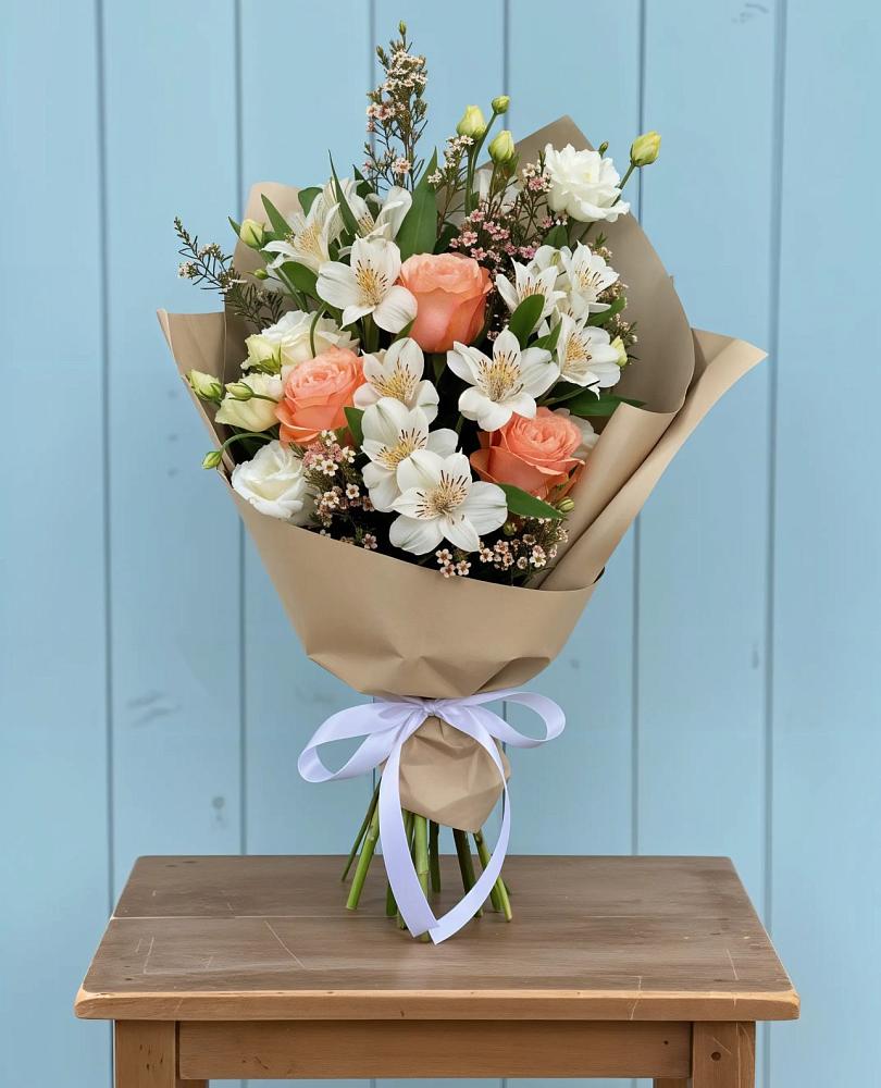 Букет цветов из: Альстромерии, Лизиантусы, Розы и Хризантемы в Строкино