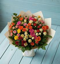 Букет Микс из разноцветных кустовых роз в Строкино