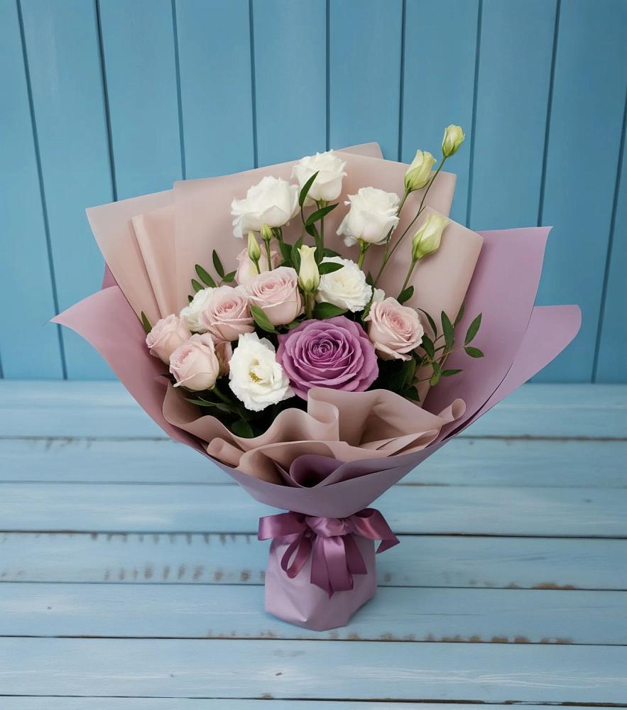 Букет цветов из: Розы и Лизиантусы в Строкино